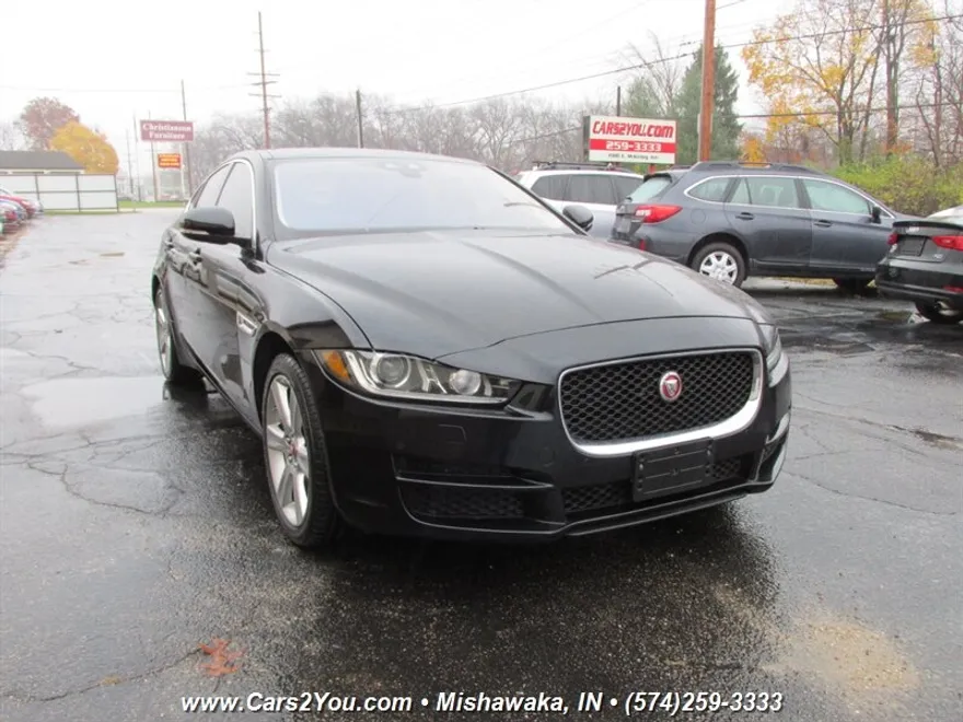 2017 Jaguar XE Prestige photo 1