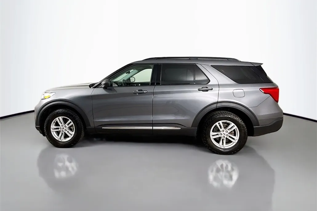 2021 Ford Explorer XLT photo 1