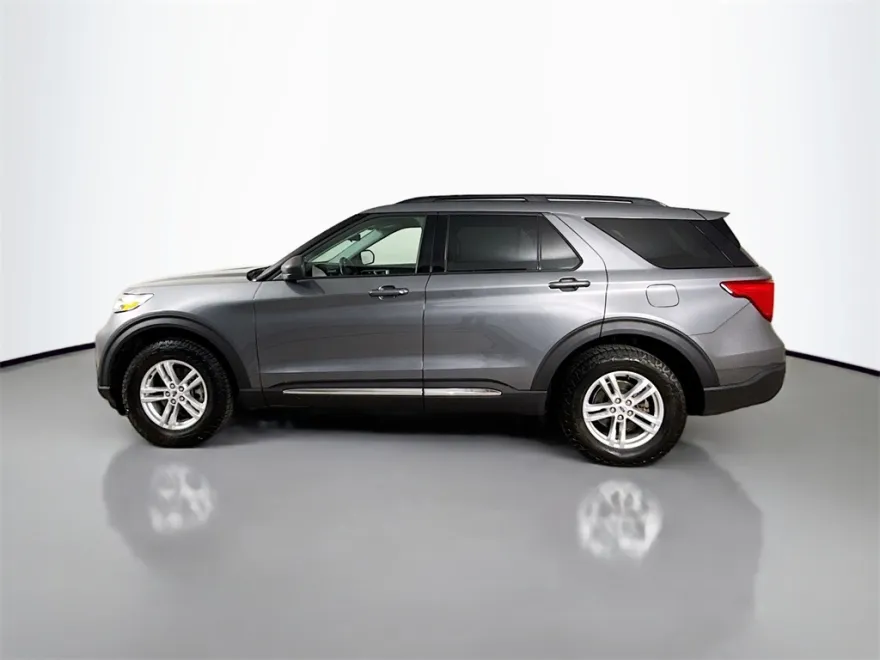 2021 Ford Explorer XLT photo 1