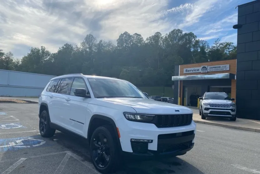 2025 Jeep Grand Cherokee Limited photo 1