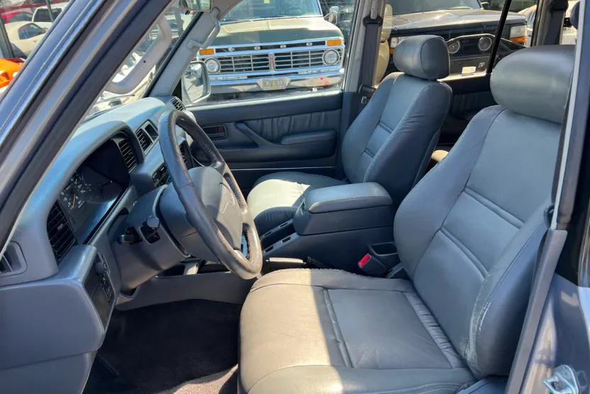 1996 Toyota Land Cruiser VX photo 1