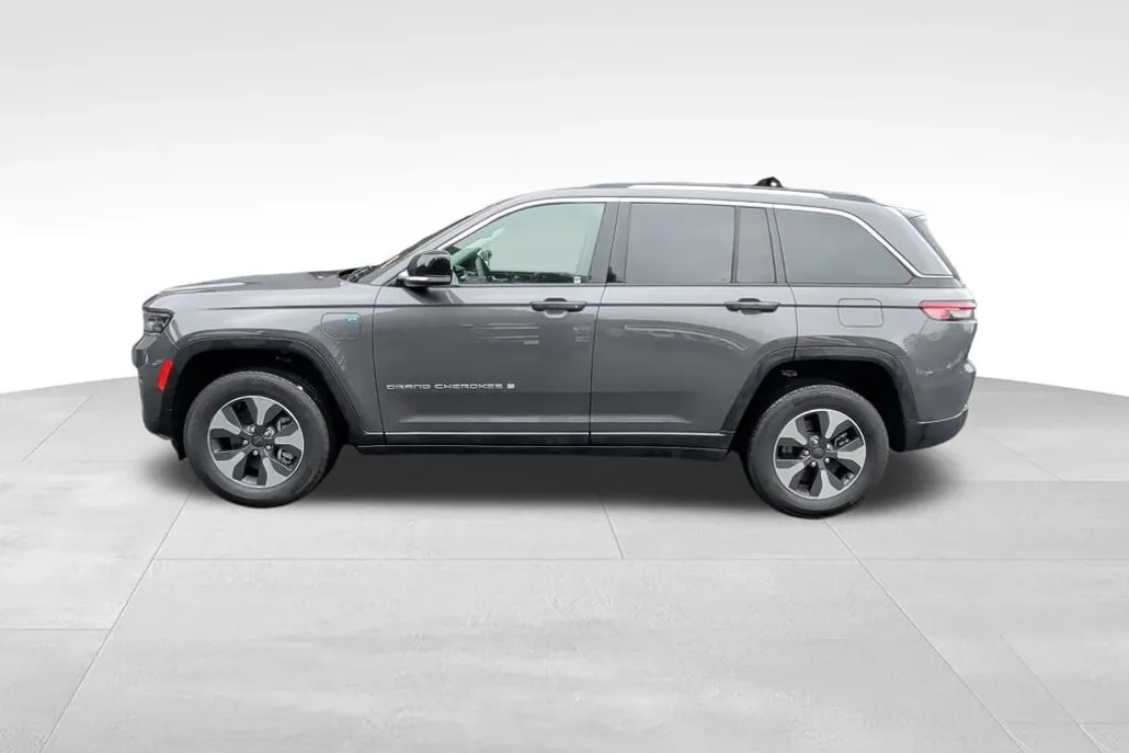 2022 Jeep Cherokee Limited 4xe photo 1