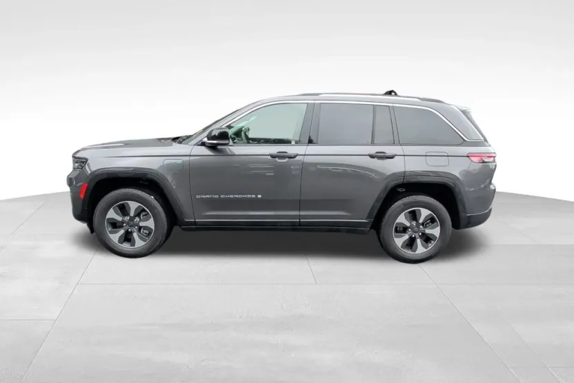 2022 Jeep Cherokee Limited 4xe photo 1