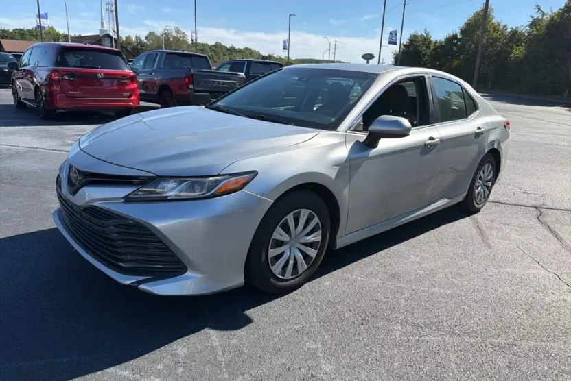 2018 Toyota Camry L photo 1