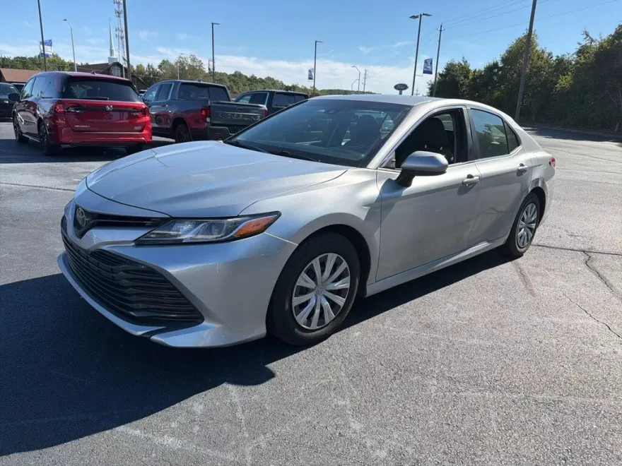2018 Toyota Camry L photo 1