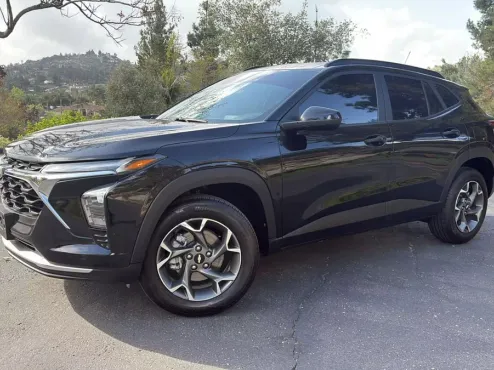 2025 Chevrolet Trax LT photo 4