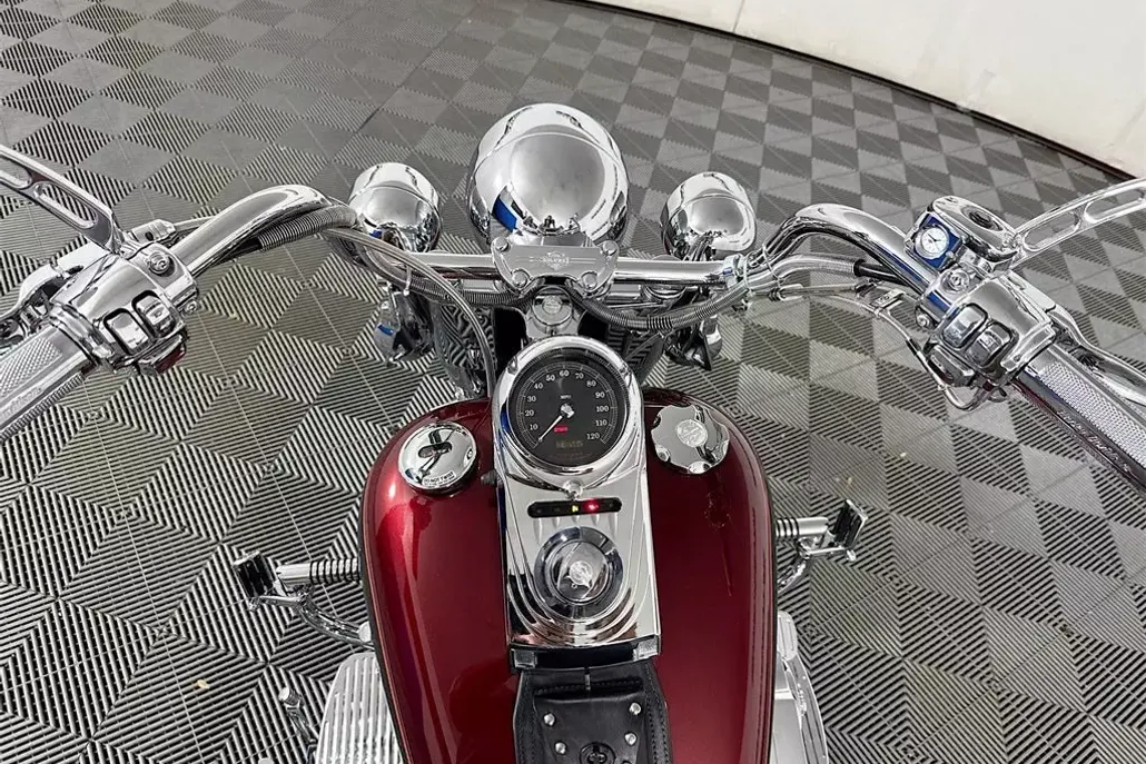 2000 Harley Davidson Heritage Softail Classic FLSTC photo 1