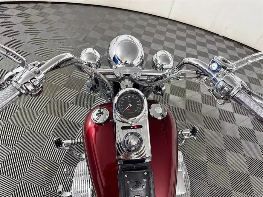 2000 Harley Davidson Heritage Softail Classic FLSTC photo 1