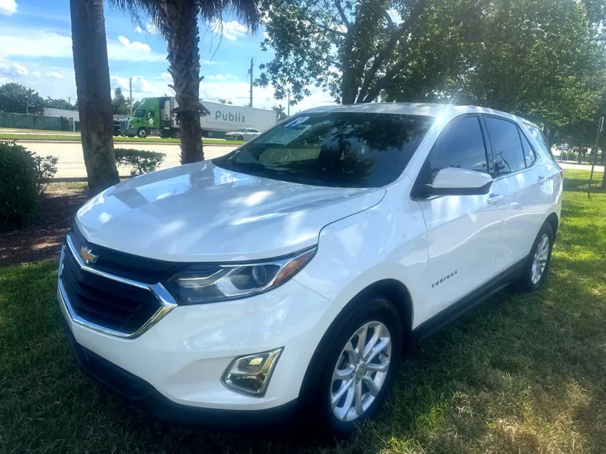 2019 Chevrolet Equinox LT photo 1