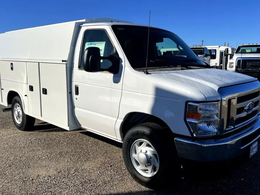 2025 Ford E-350 Base photo 1