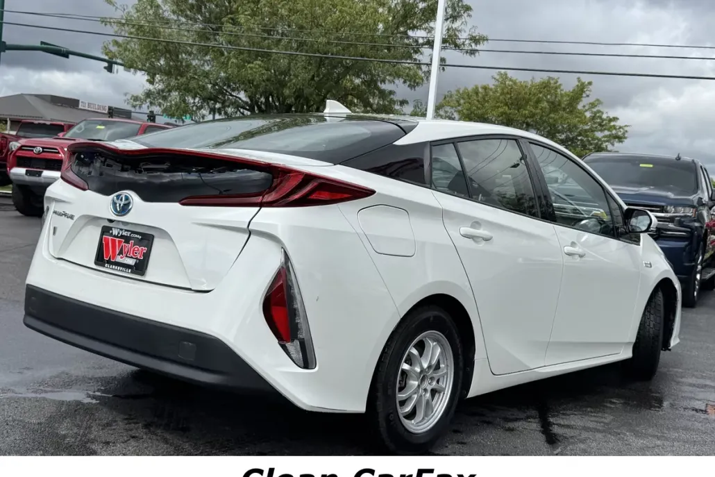 2018 Toyota Prius Prime Plus photo 1