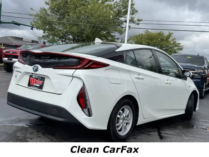 2018 Toyota Prius Prime Plus photo 1