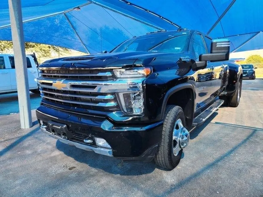2023 Chevrolet Silverado 3500HD High Country photo 1