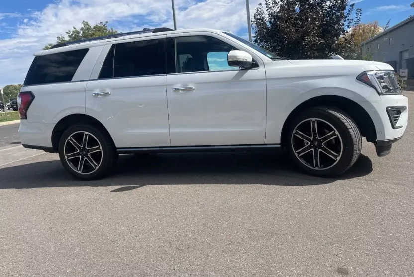 2021 Ford Expedition Limited photo 1