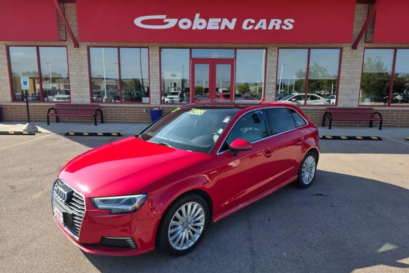 2017 Audi A3 E-tron Premium Plus photo 1