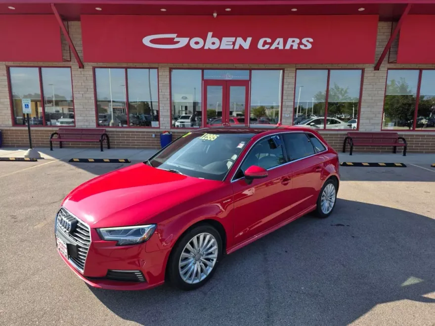 2017 Audi A3 E-tron Premium Plus photo 1