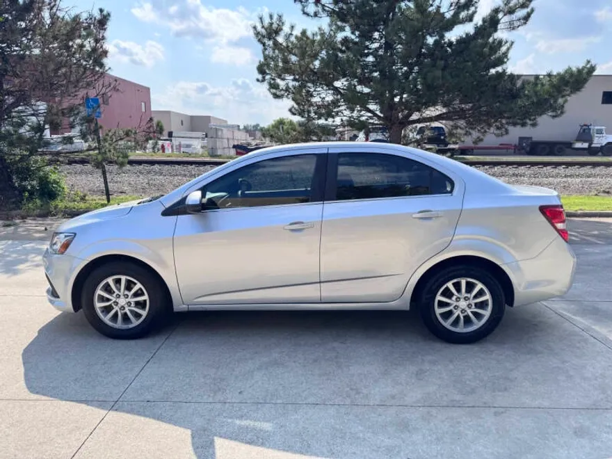 2020 Chevrolet Sonic LT photo 1