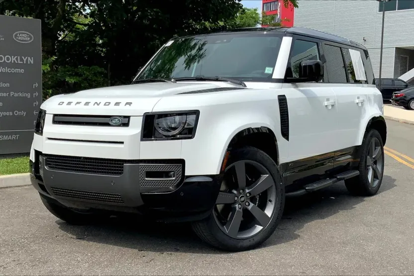 2025 Land Rover Defender 110 V8 photo 1