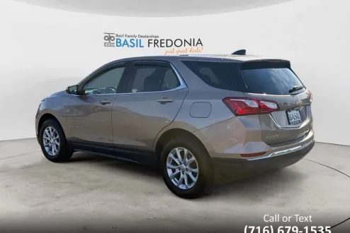 2018 Chevrolet Equinox LT photo 2