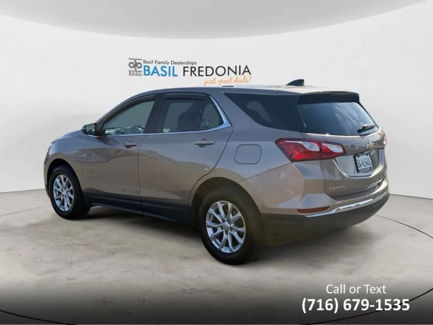 2018 Chevrolet Equinox LT photo 2