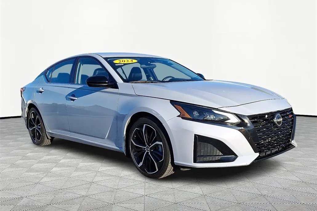 2024 Nissan Altima 2.5 SR photo 1