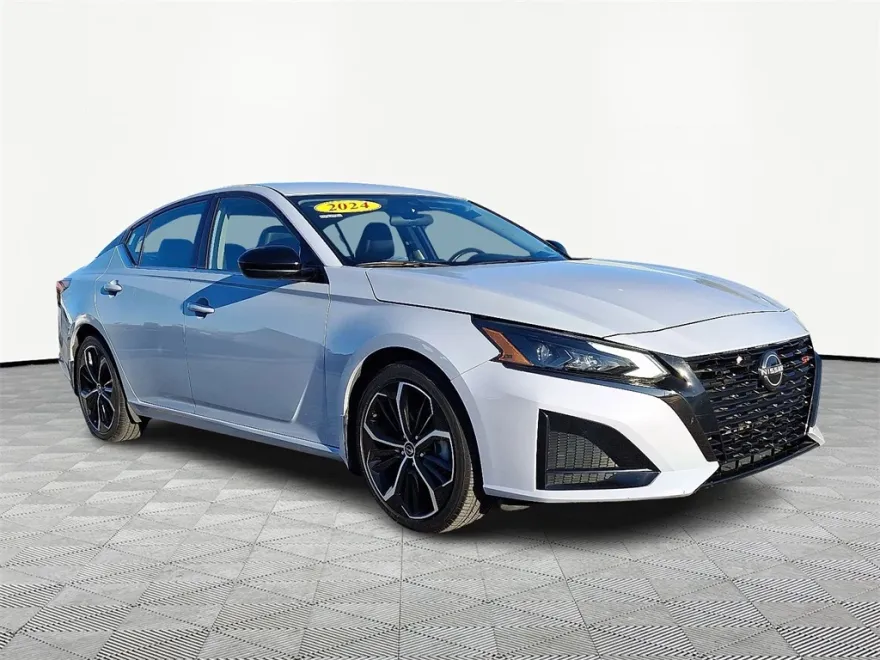 2024 Nissan Altima 2.5 SR photo 1