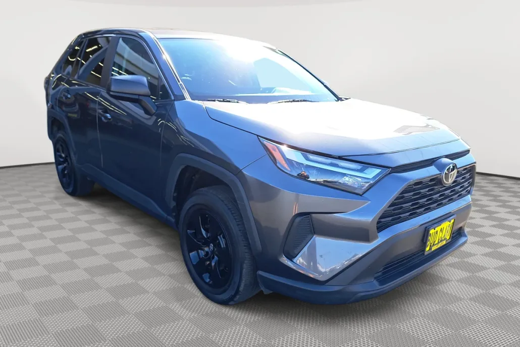 2024 Toyota RAV4 LE photo 1