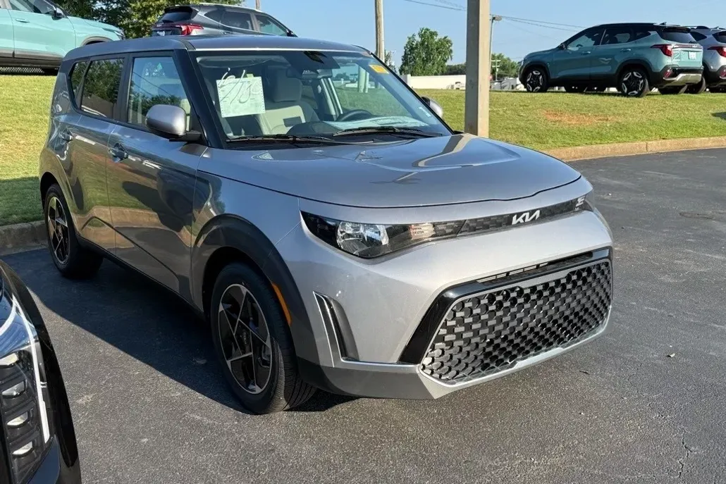 2025 Kia Soul EX photo 1