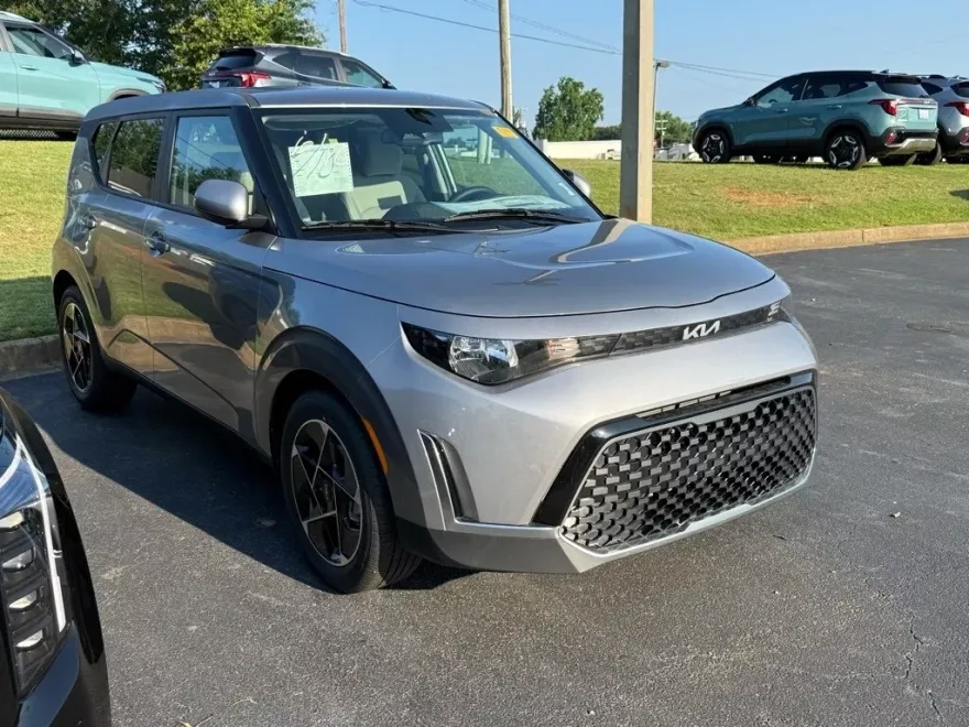 2025 Kia Soul EX photo 1