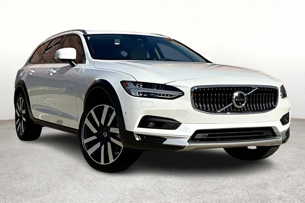 2025 Volvo V90 Cross Country B6 Plus photo 1