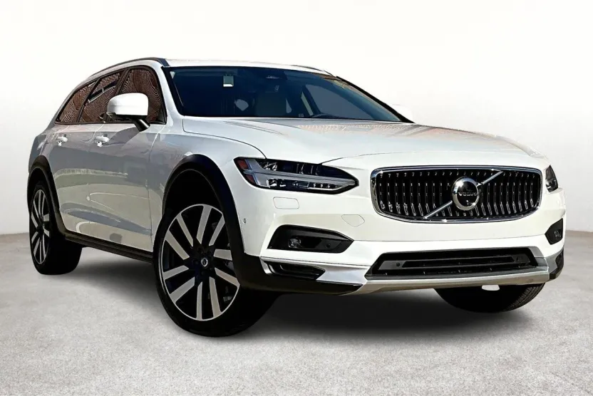 2025 Volvo V90 Cross Country B6 Plus photo 1