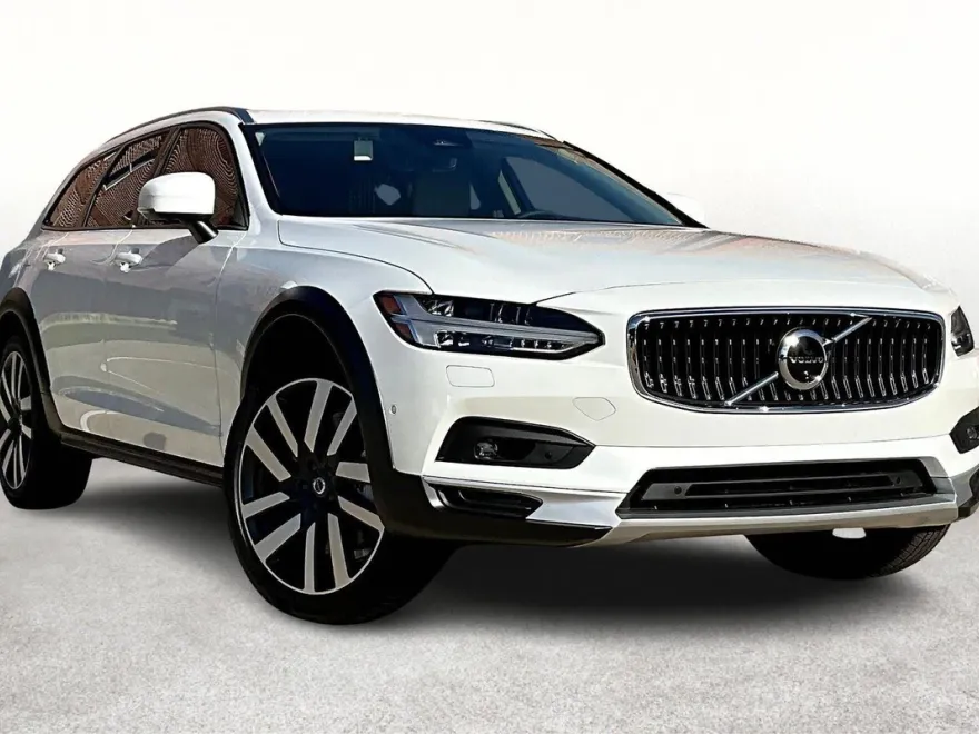 2025 Volvo V90 Cross Country B6 Plus photo 1