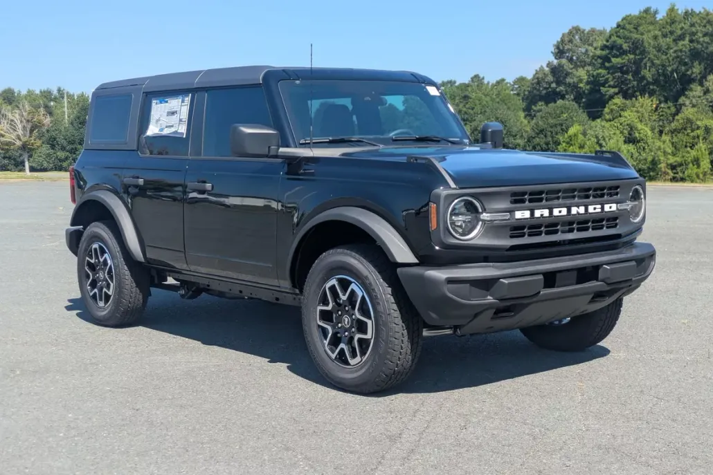 2025 Ford Bronco Base photo 1