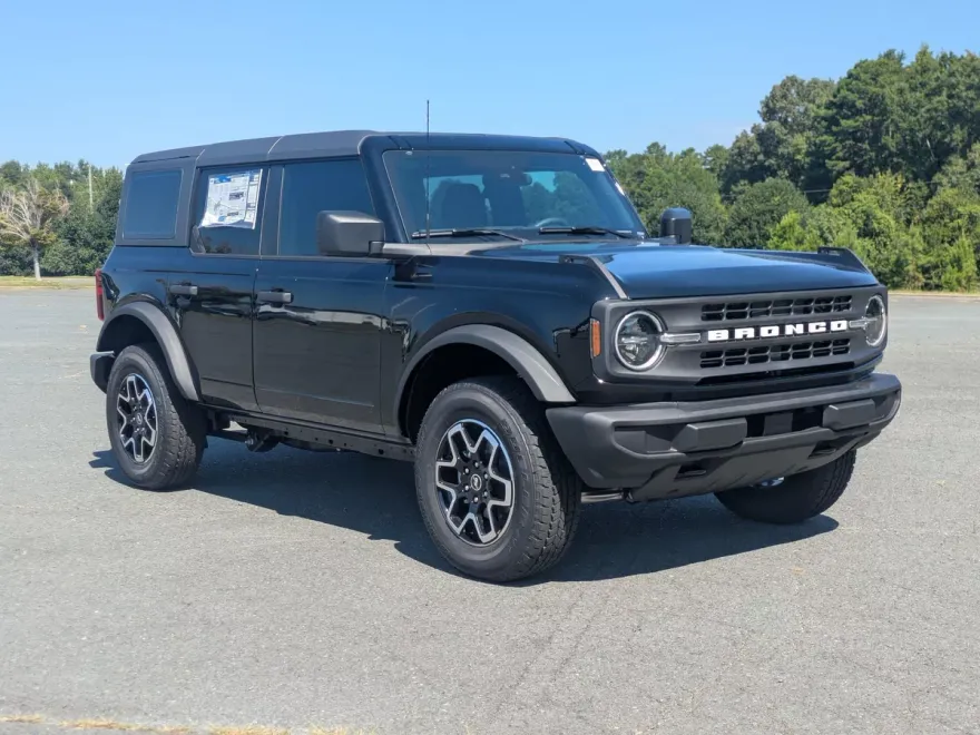 2025 Ford Bronco Base photo 1