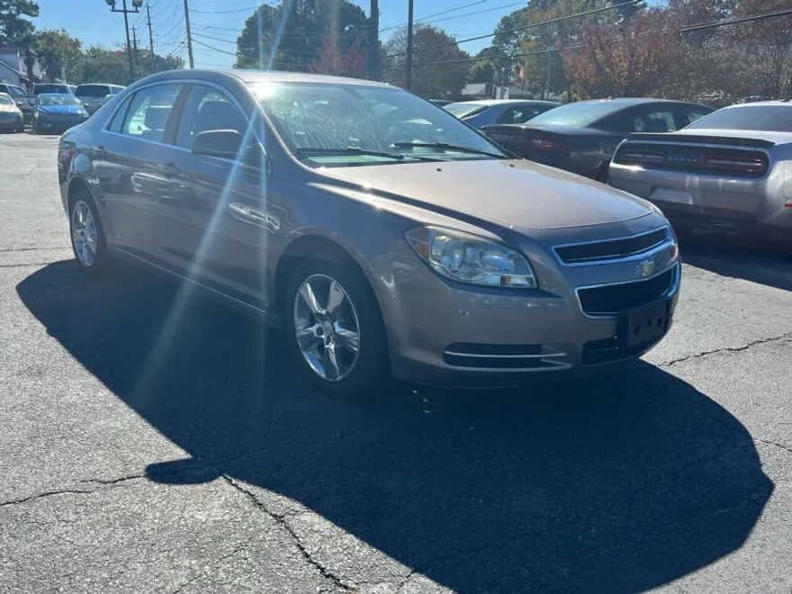 2010 Chevrolet Malibu 2LT photo 1
