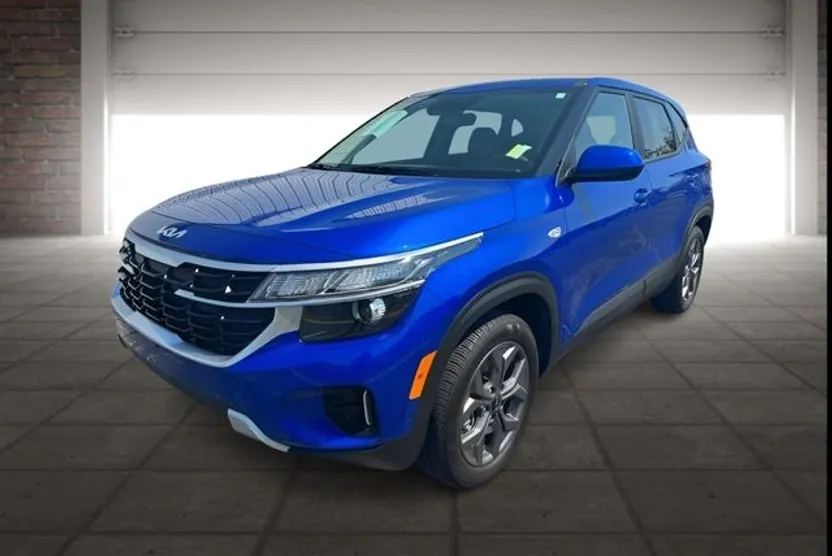 2024 Kia Seltos LX photo 1