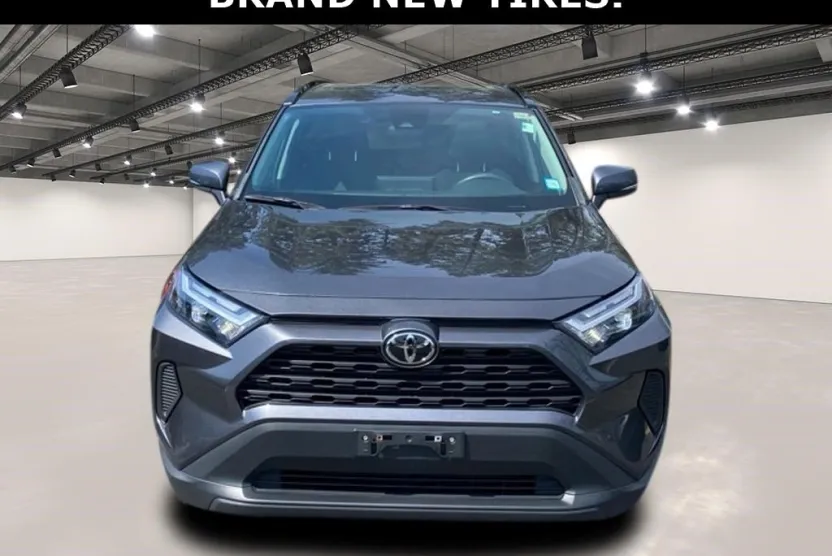 2023 Toyota RAV4 XLE photo 1