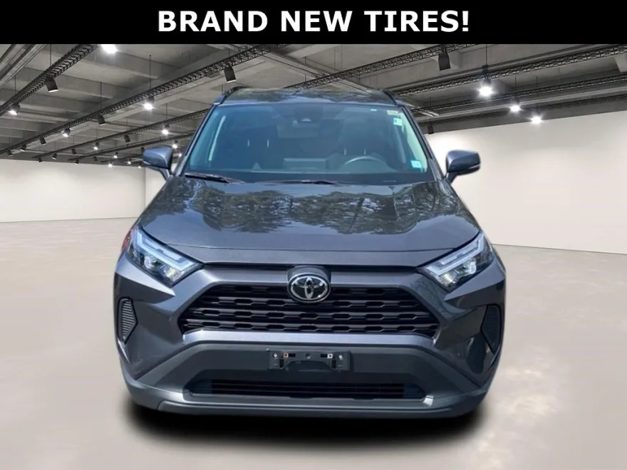 2023 Toyota RAV4 XLE photo 1