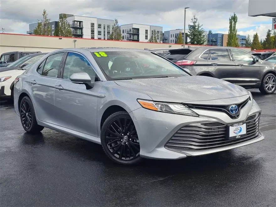 2018 Toyota Camry Hybrid XLE photo 1