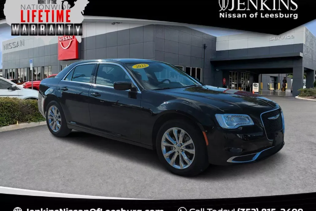 2022 Chrysler 300 Touring photo 1