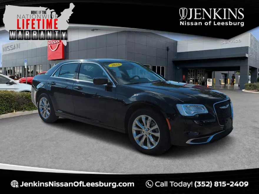2022 Chrysler 300 Touring photo 1
