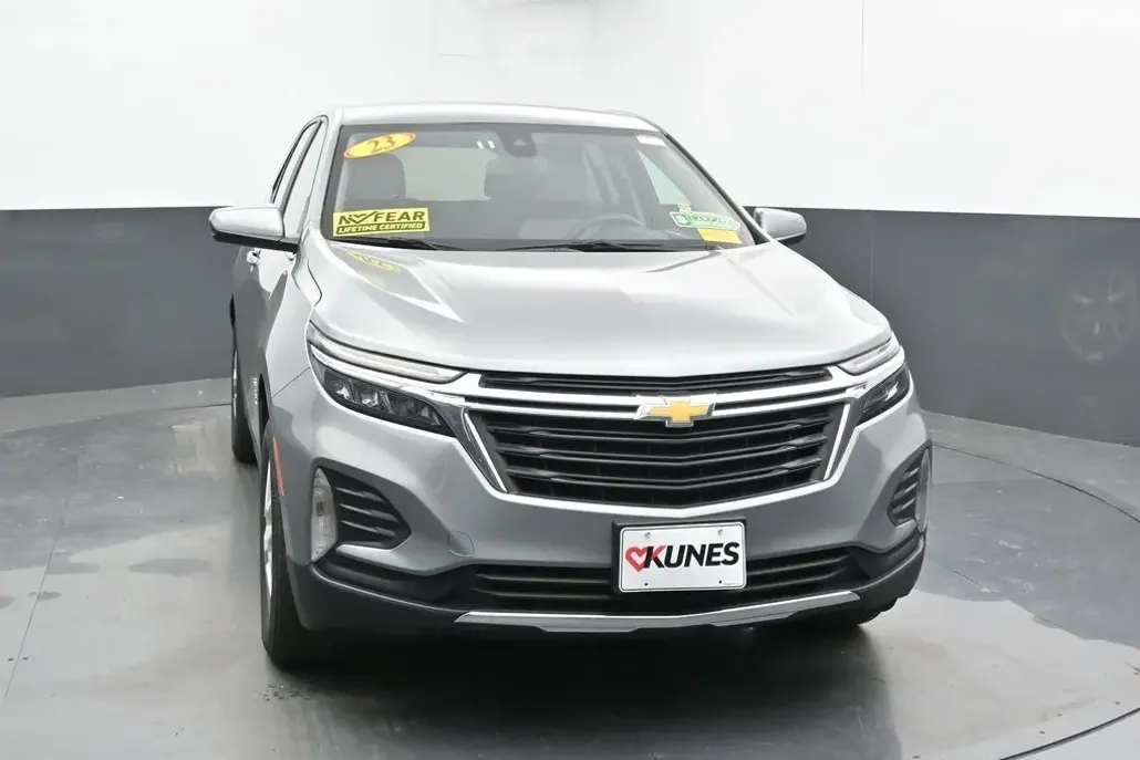 2023 Chevrolet Equinox LT photo 1