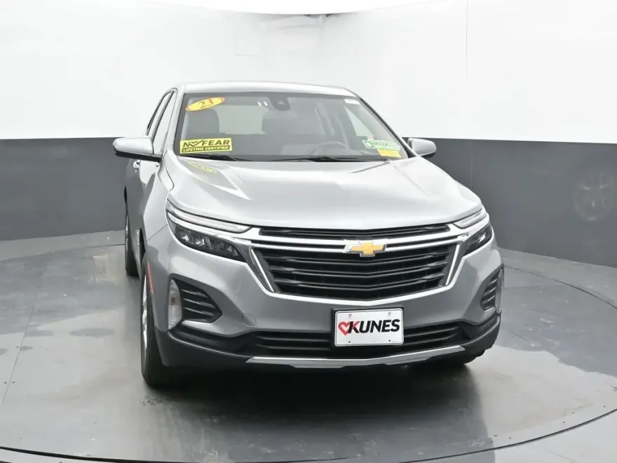 2023 Chevrolet Equinox LT photo 1