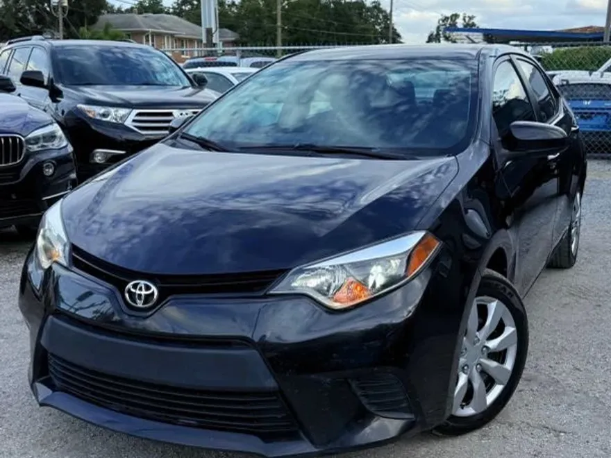 2014 Toyota Corolla LE photo 1