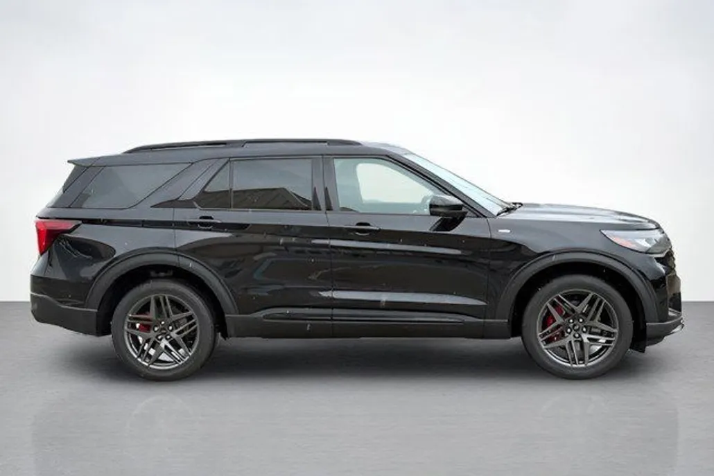2025 Ford Explorer ST-Line photo 1