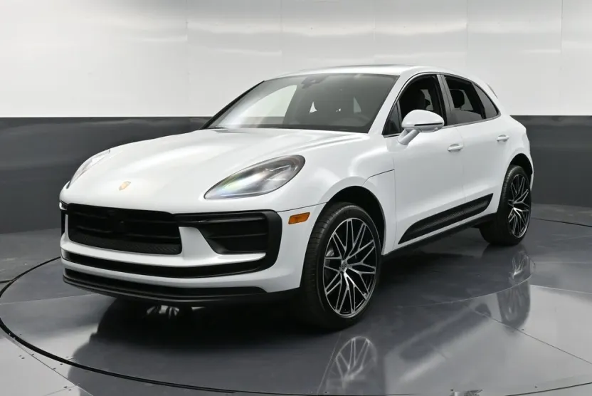 2026 Porsche Macan T photo 1