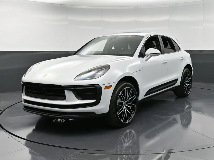 2026 Porsche Macan T photo 1
