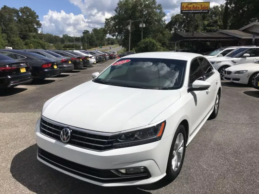2016 Volkswagen Passat TDI S R-Line photo 1