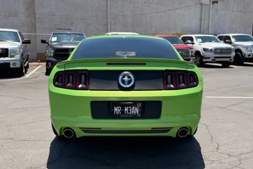 2013 Ford Mustang V6 Premium photo 1