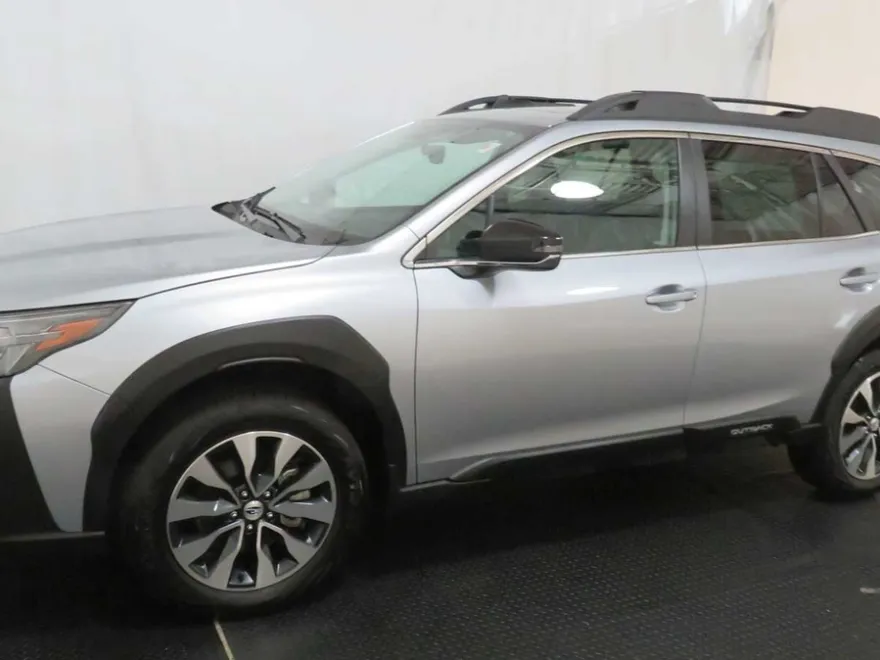 2023 Subaru Outback Limited photo 1